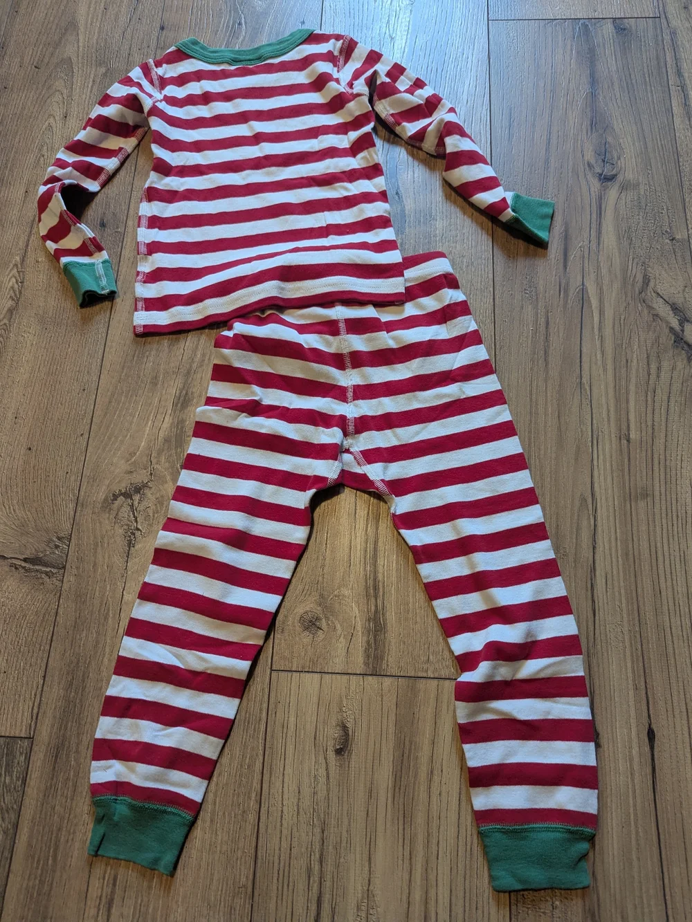 Hanna Andersson Red and White Striped Pajama Set with Green Trim 4Y 100 Cm Euro